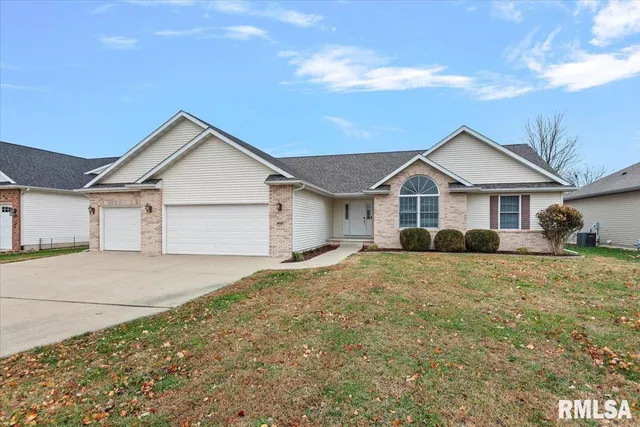 $450,000 | 4817 Greenbriar Drive, Springfield, IL 62711