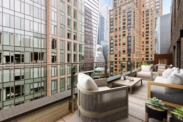 $3,495,000 | 517 West 29th Street, Unit PHD | Chelsea