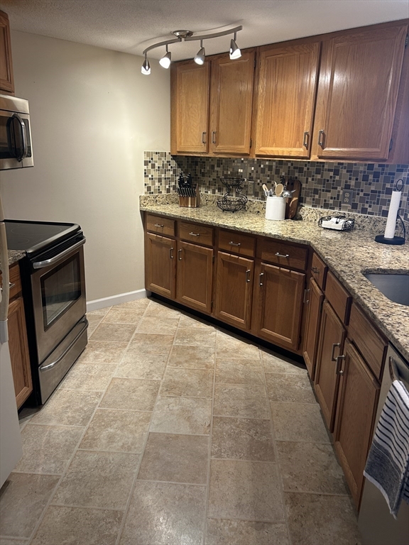 307 Trailside Way Ashland, MA 01721 - Photo 6 of 19 Gallery Image 6