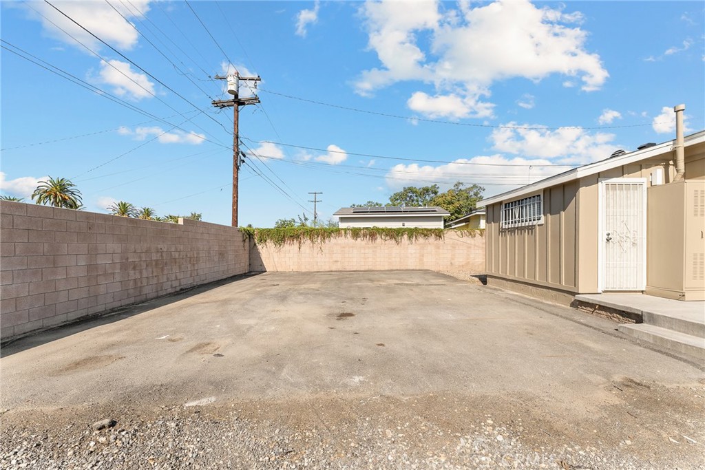 2857 Mulberry Street Riverside, CA 92501 - Photo 16 of 20 a view of a big yard