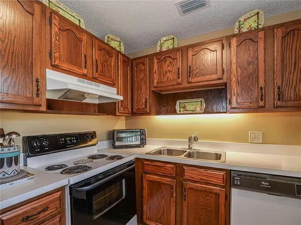 $1,475 | 35 Vista Gdns Trail, Unit 205, Vero Beach, FL 32962