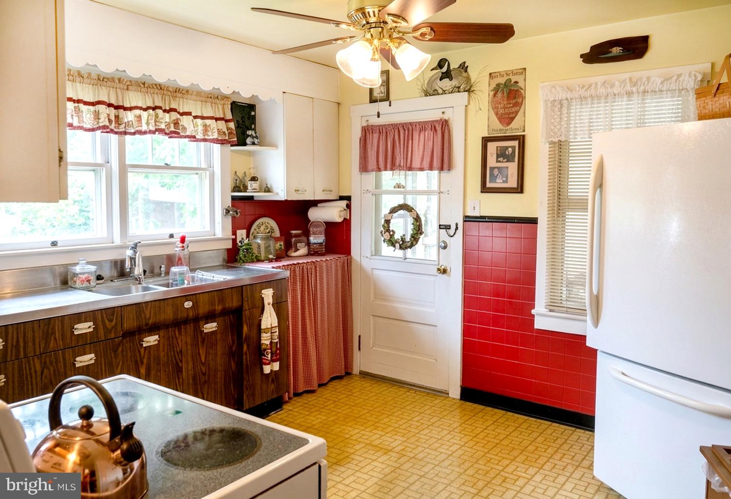 320 Baptist Road Newport, NJ 08345 - Photo 9 of 28