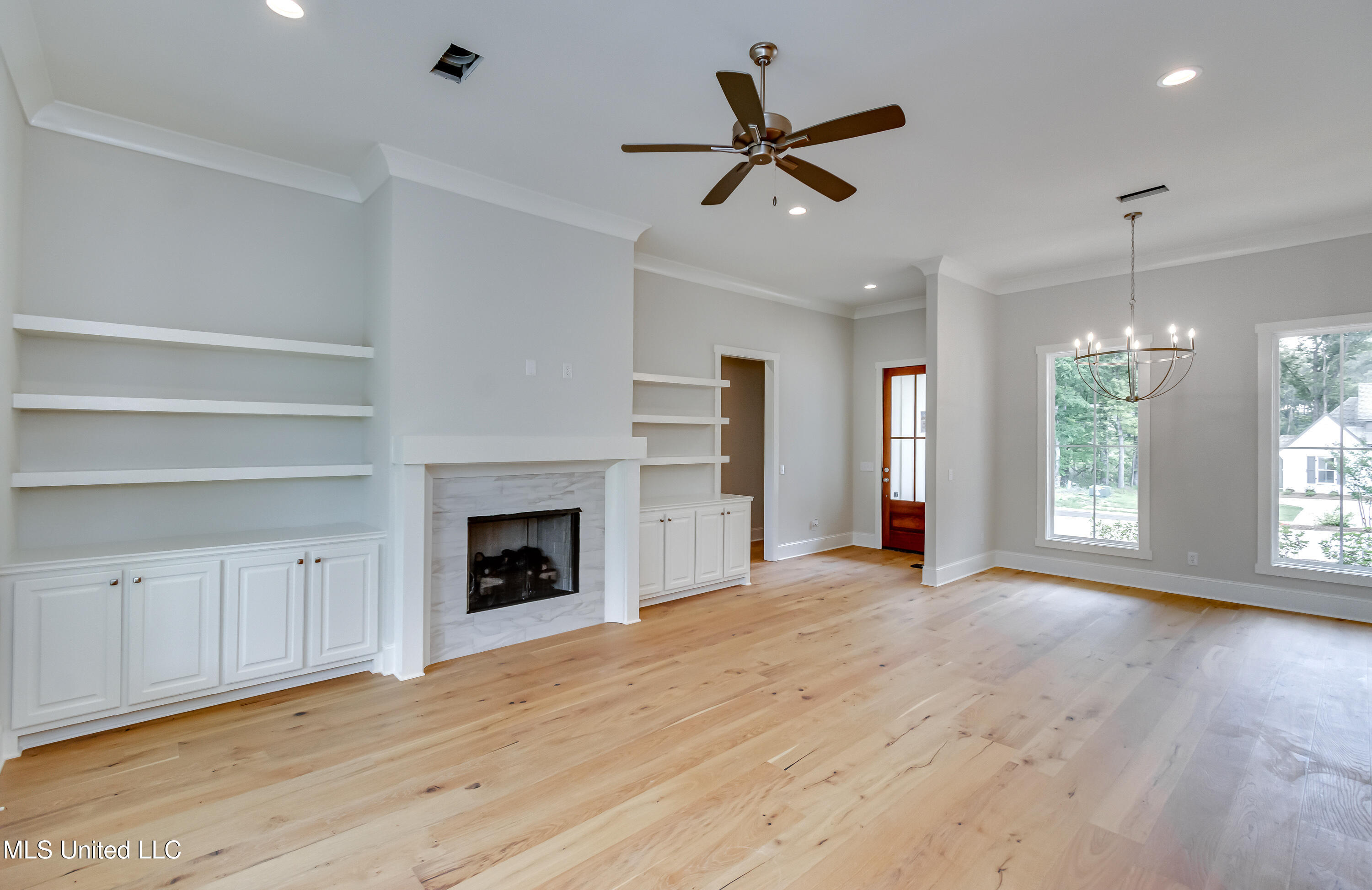 122 Grayson Way Madison, MS 39110 - Photo 13 of 50 Built Ins on either side of F/P