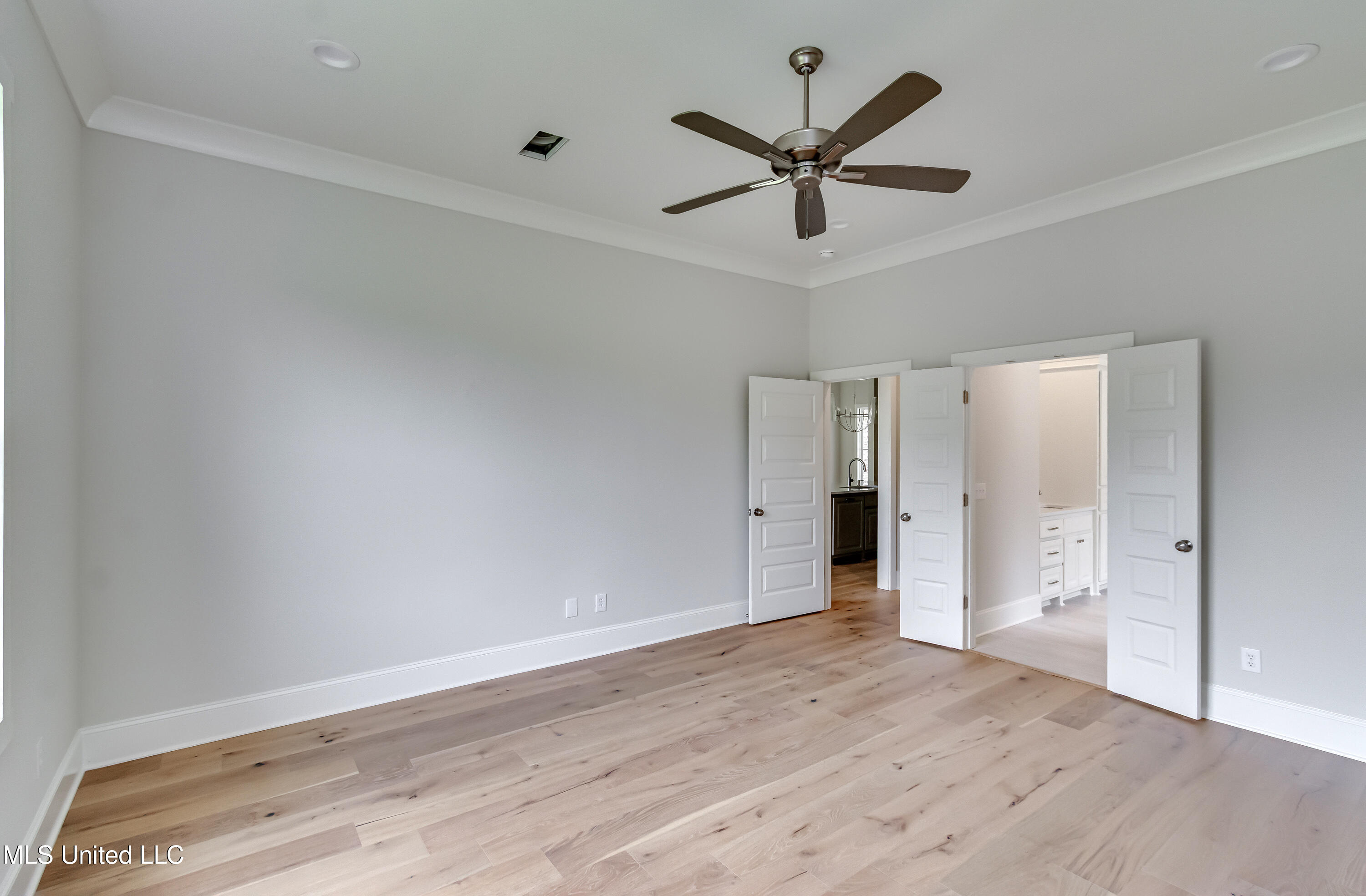 122 Grayson Way Madison, MS 39110 - Photo 26 of 50 Large Primary Suite