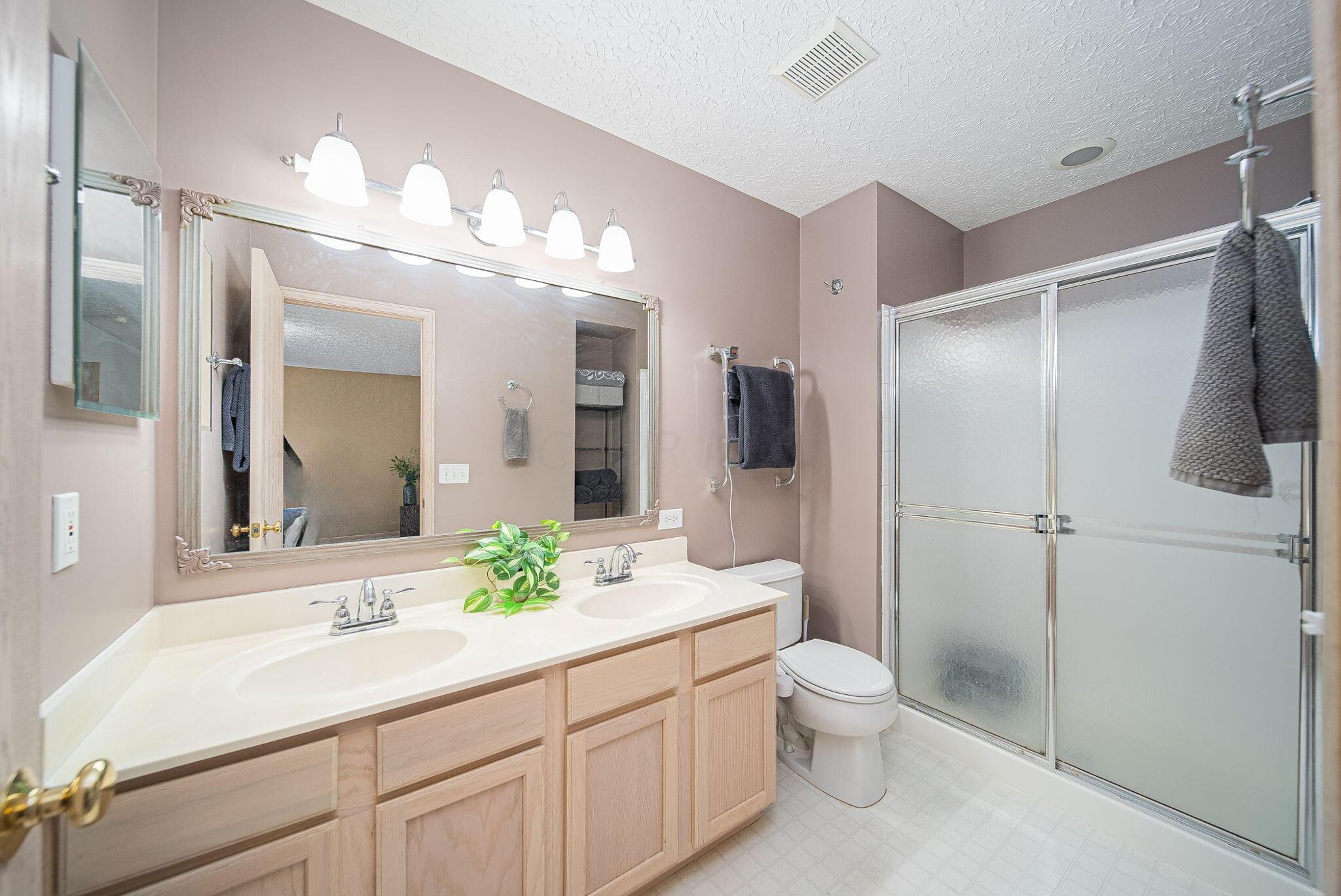 5837 Rothrock Court Galloway, OH 43119 - Photo 23 of 53 Owner's Full Bath
