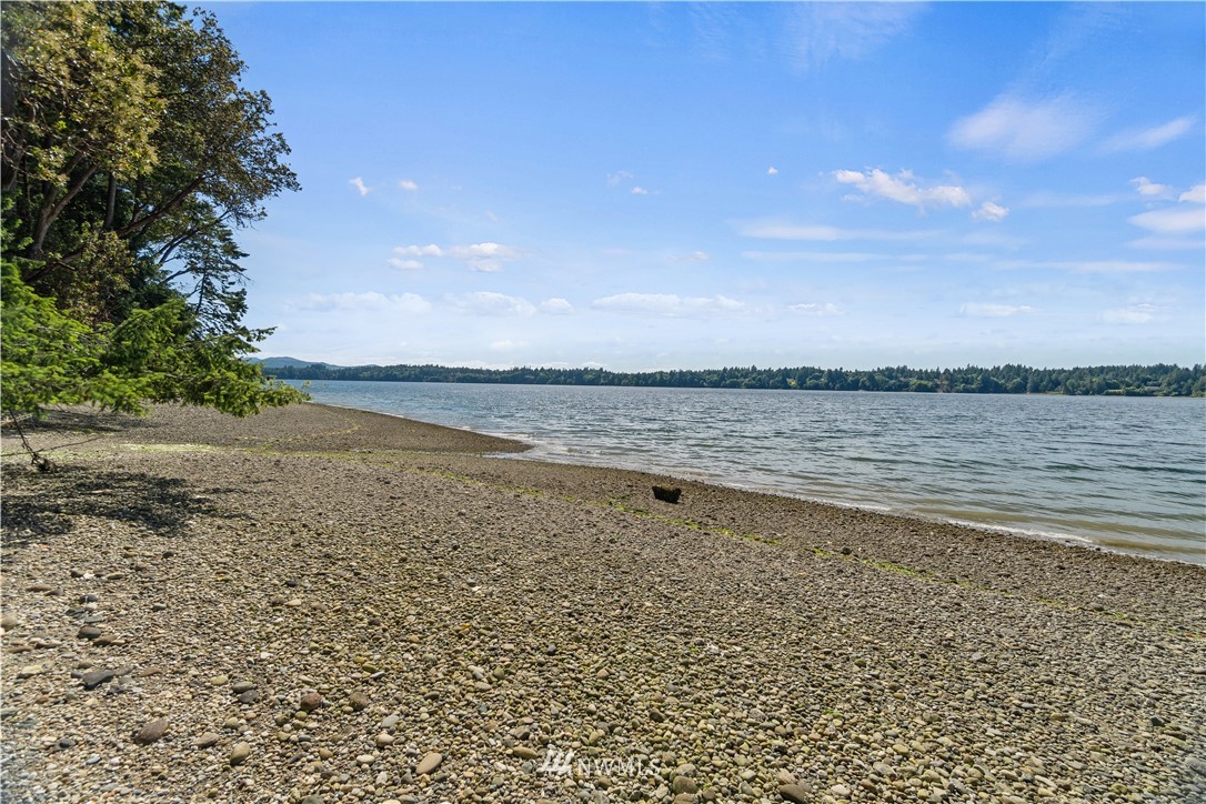 6817 Cooper Point Road Northwest Olympia, WA 98502 - Photo 2 of 20 Gallery Image 2