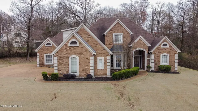 $638,000 | 8465 Belmor Lakes Drive, Olive Branch, MS 38654