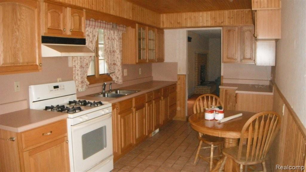 22930 Sumpter Road Belleville, MI 48111 - Photo 4 of 16 OAK&SUMPTER 027.JPG