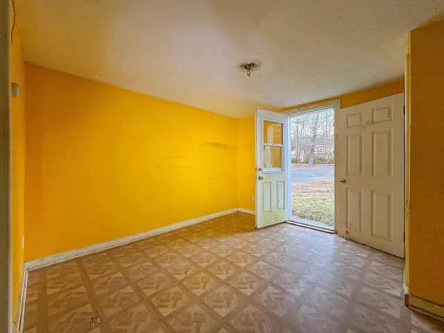 $280,000 | 129 Thomas Street, Middleboro, MA 02346