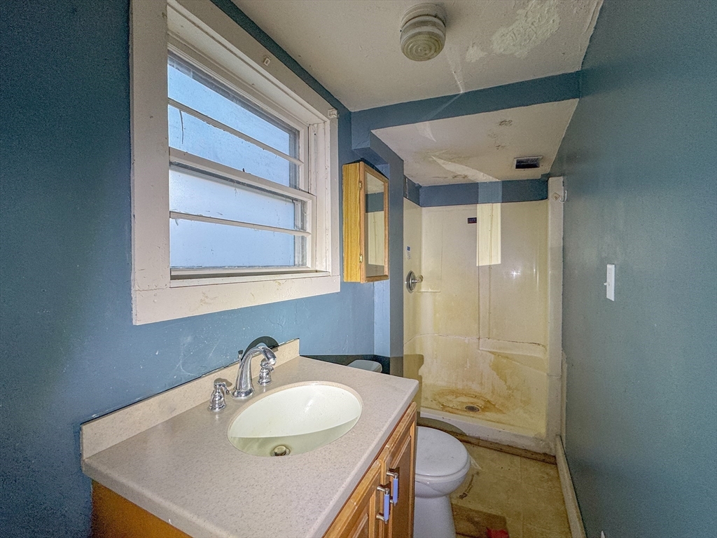 129 Thomas Street Middleboro, MA 02346 - Photo 16 of 41