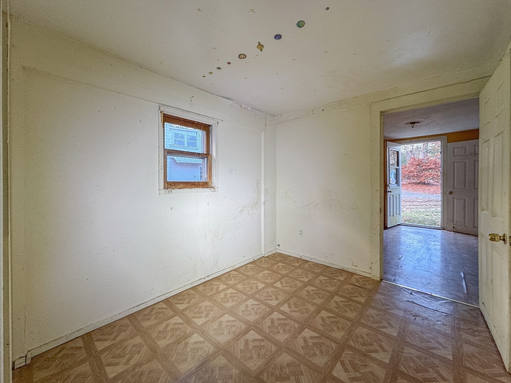 129 Thomas Street Middleboro, MA 02346 - Photo 18 of 41