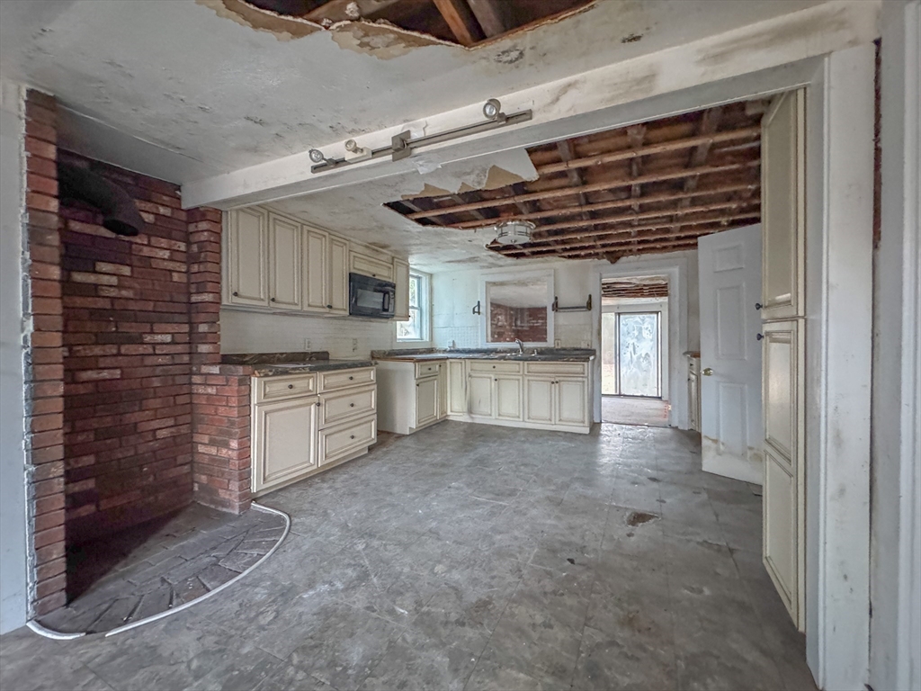 129 Thomas Street Middleboro, MA 02346 - Photo 29 of 41