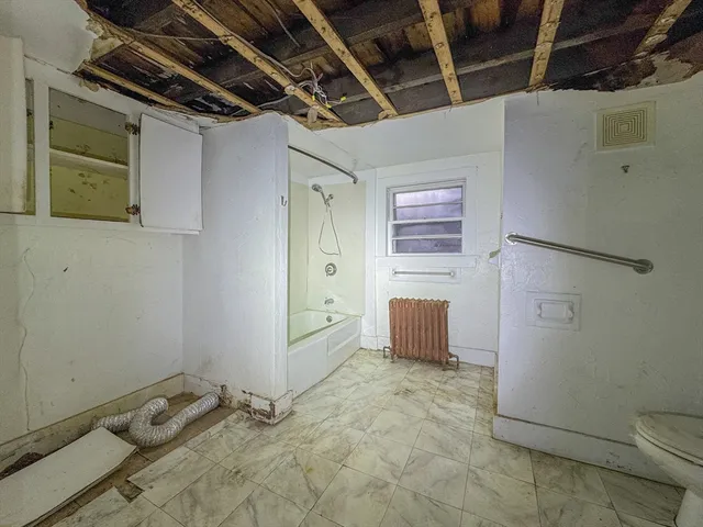 $280,000 | 129 Thomas Street, Middleboro, MA 02346