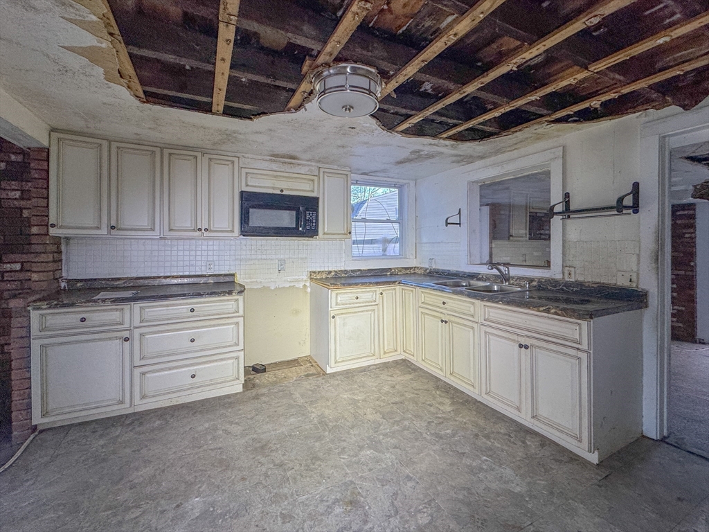 129 Thomas Street Middleboro, MA 02346 - Photo 33 of 41