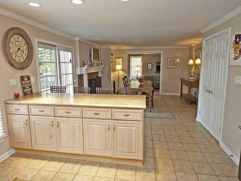 615 Trotwood Ridge Road Upper St. Clair, PA 15241 - Photo 9 of 19 Kitchen.