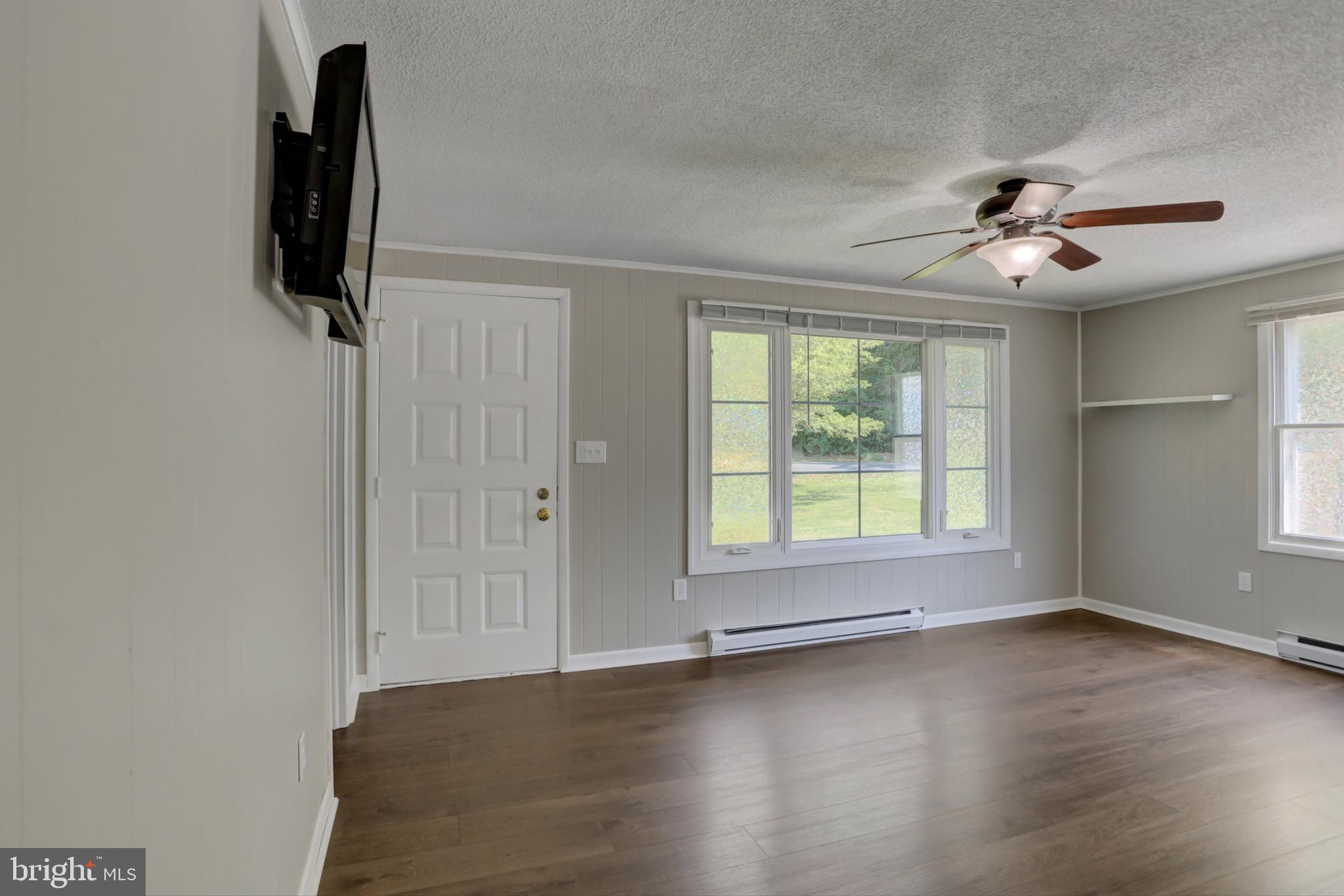 4795 Burkholder Road Chambersburg, PA 17202 - Photo 6 of 30 wood laminate flooring