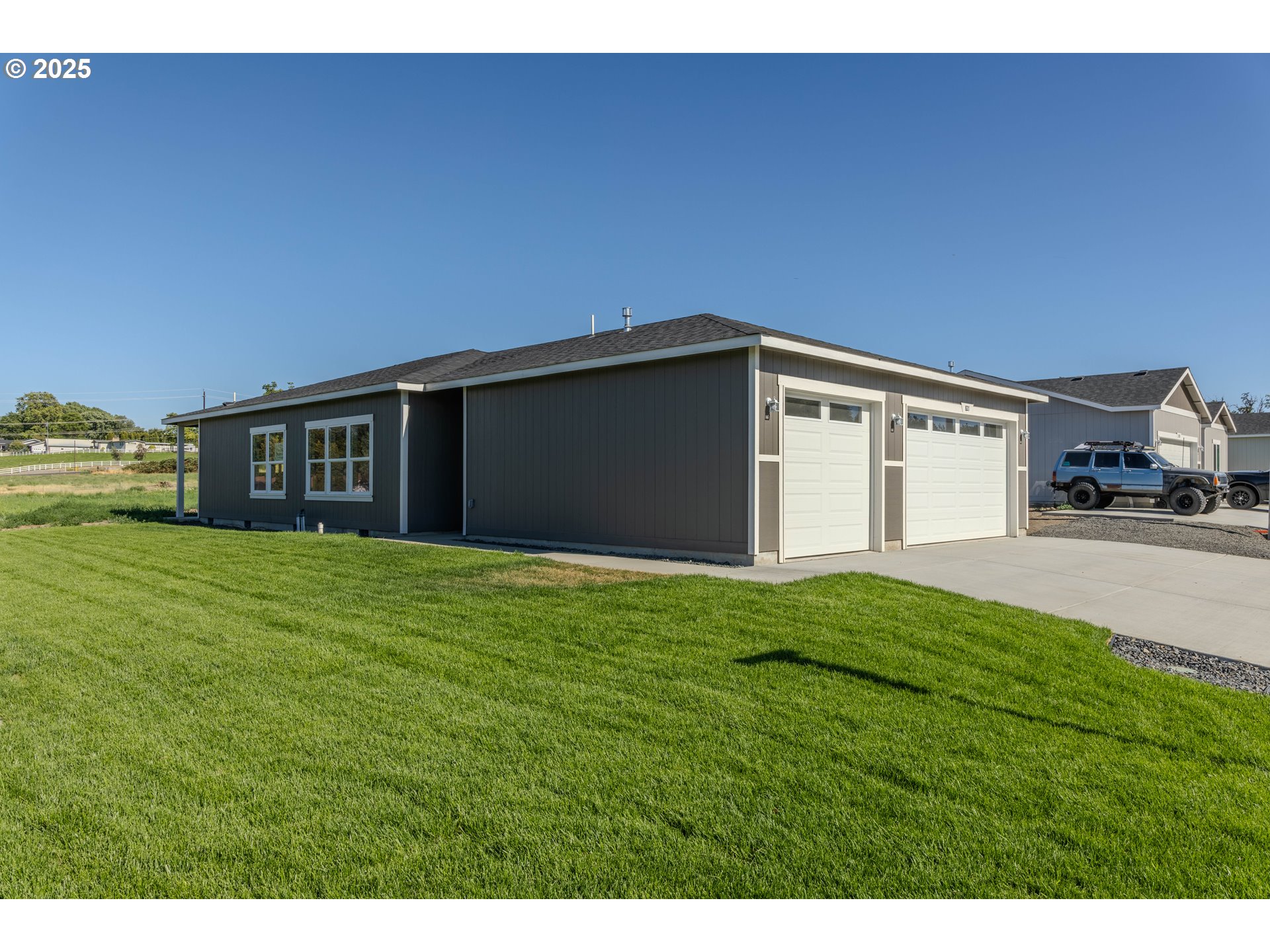 821 Southeast 9th Drive Hermiston, OR 97838 - Photo 2 of 21