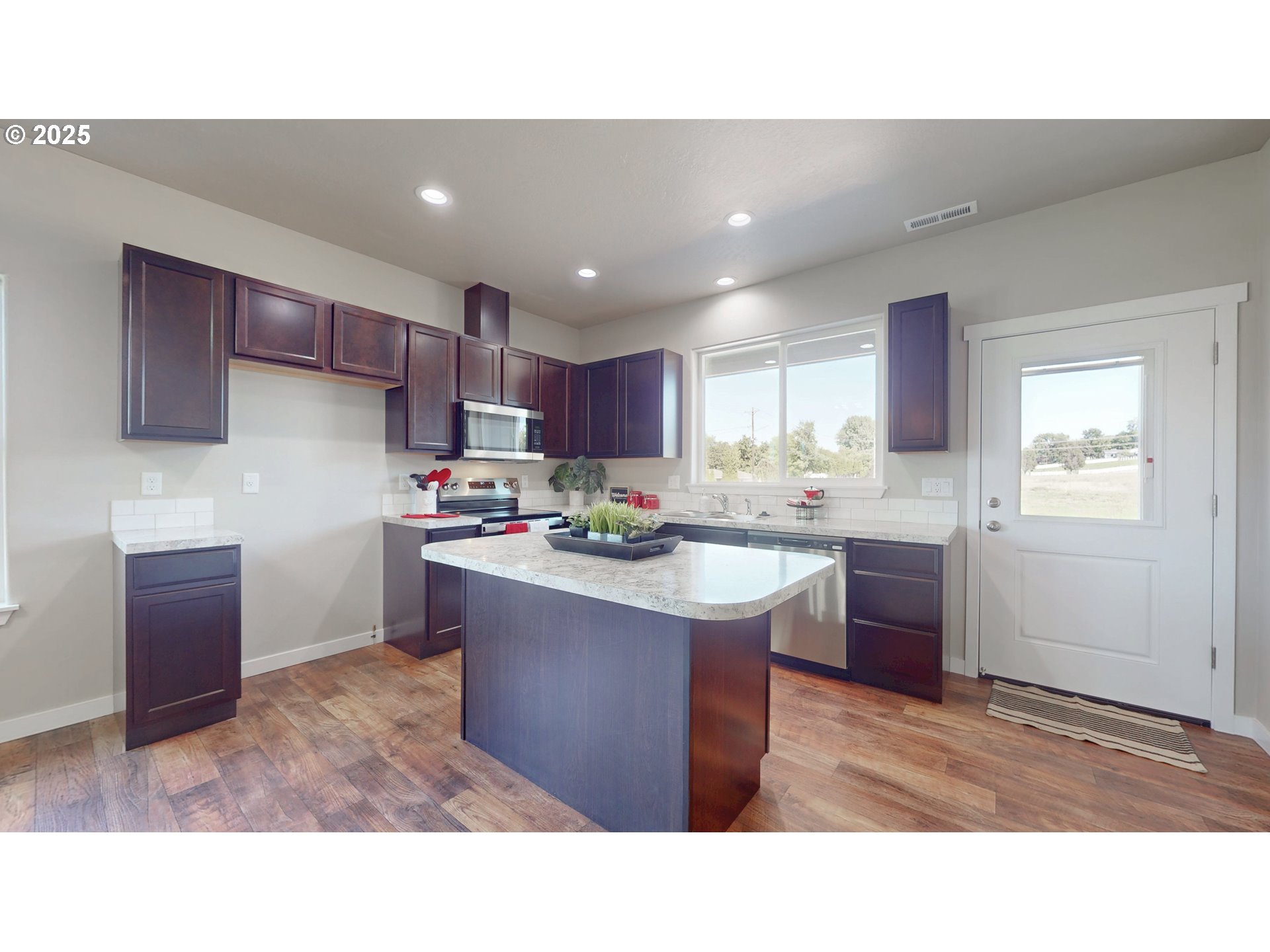 821 Southeast 9th Drive Hermiston, OR 97838 - Photo 8 of 21