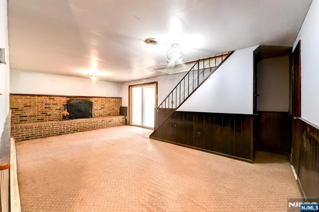 a view of entryway and hall