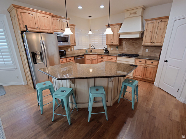 552 Sunset Crest Way Draper, UT 84020 - Photo 5 of 68 Kitchen featuring a kitchen bar, pendant lighting, appliances with stainless steel finishes, a center island, and light brown cabinets