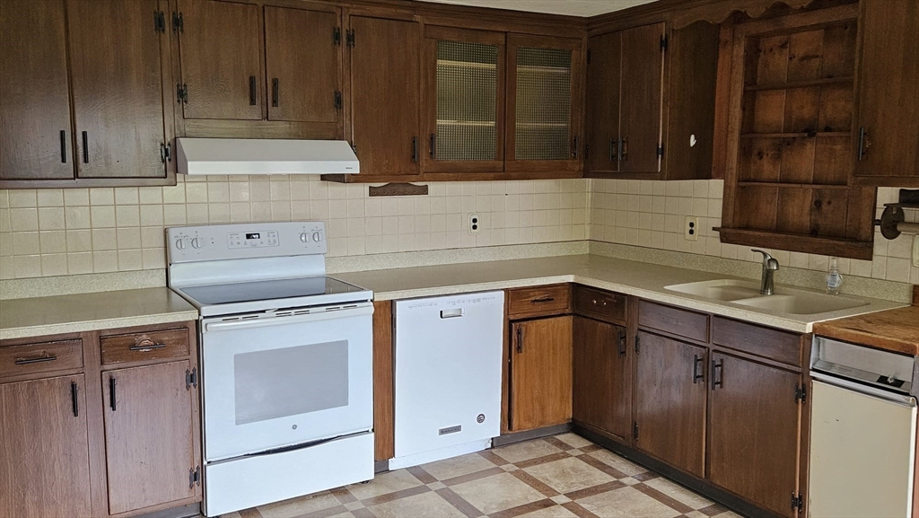 2 Hedgeway Street, Unit 1 Ayer, MA 01432 - Photo 9 of 27