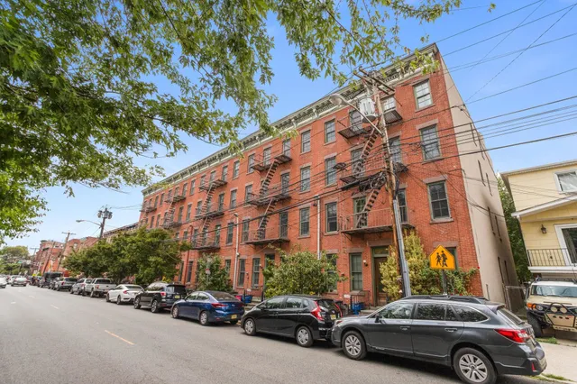 $3,300 | 204 6th Street, Unit 1L, Jersey City, NJ 07302