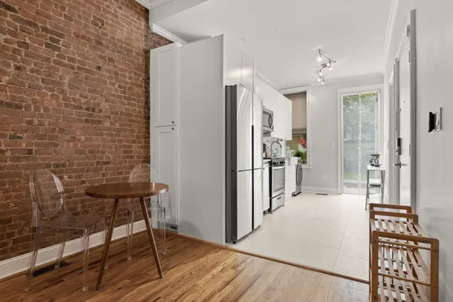 $3,300 | 204 6th Street, Unit 1L, Jersey City, NJ 07302