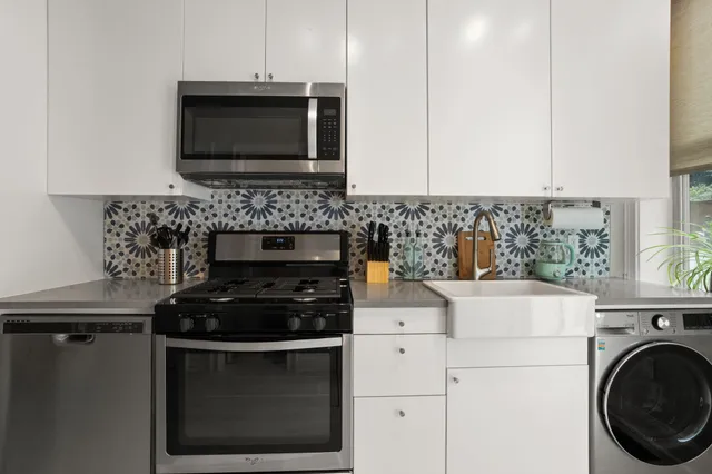 $3,300 | 204 6th Street, Unit 1L, Jersey City, NJ 07302