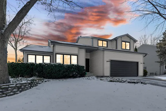 $450,000 | 17635 West Windslow Drive, Grayslake, IL 60030