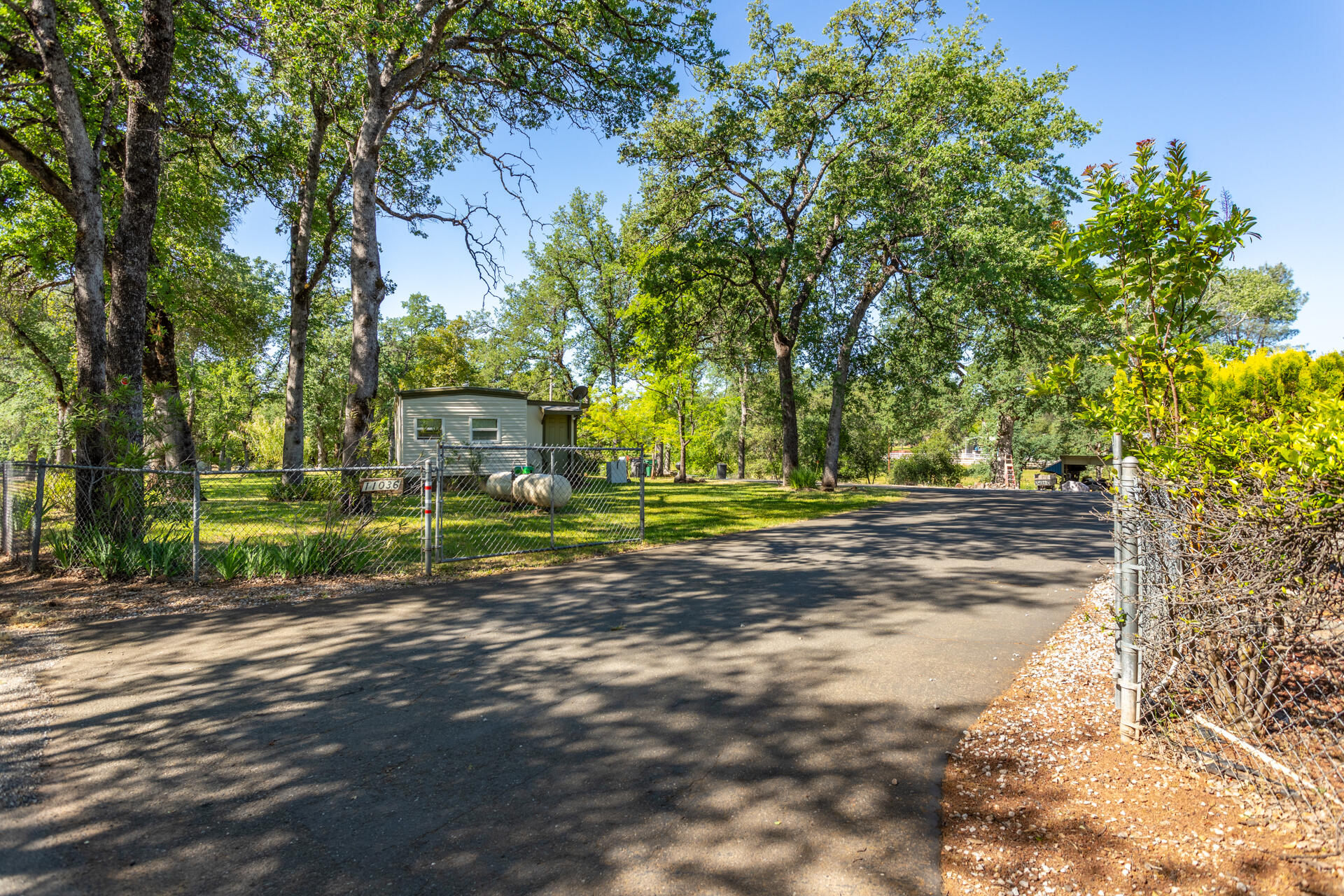 21083 Oak Knoll Road Redding, CA 96003 - Photo 20 of 37 IMG_5665-HDR