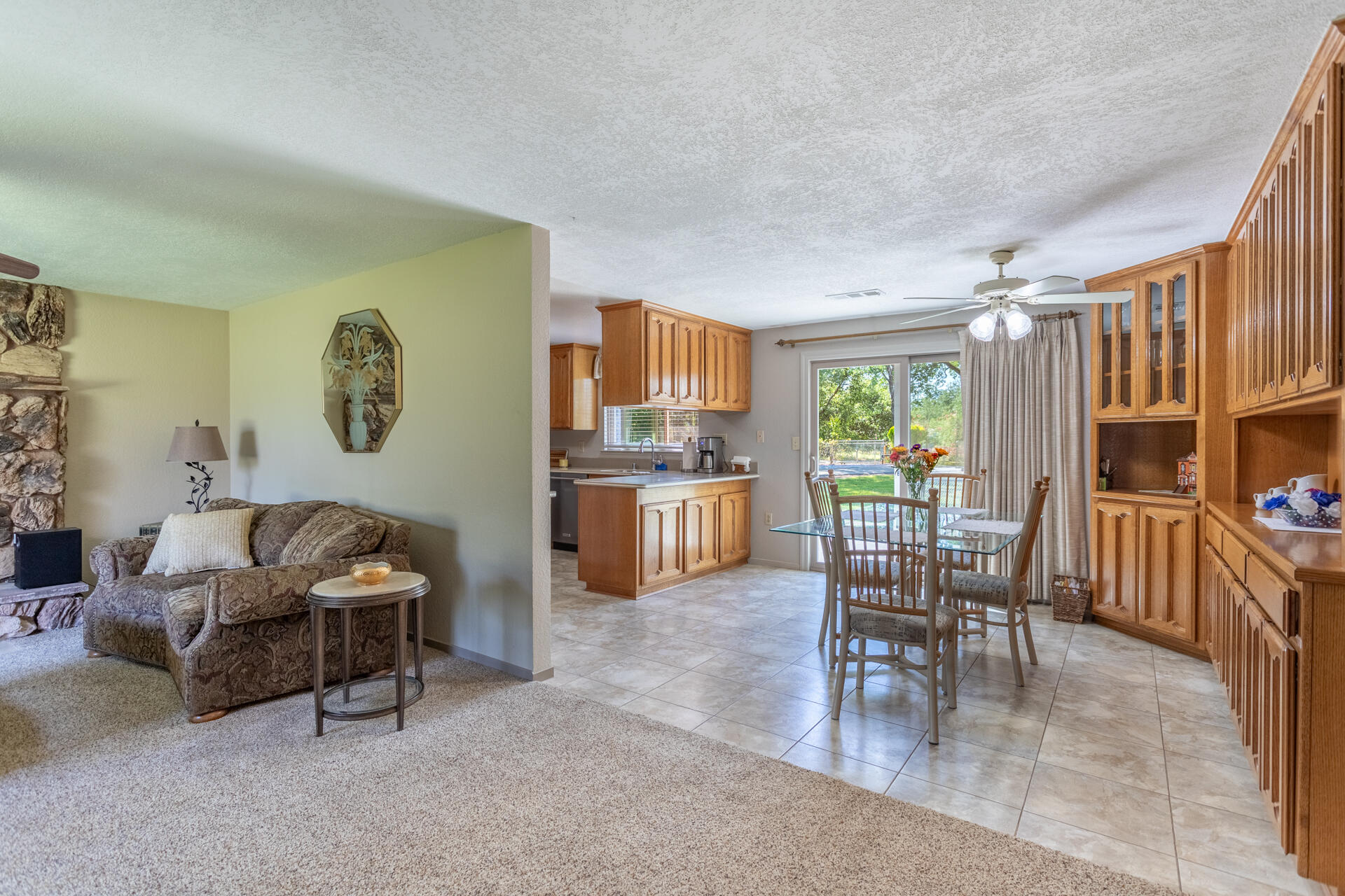 21083 Oak Knoll Road Redding, CA 96003 - Photo 3 of 37 IMG_7525-HDR