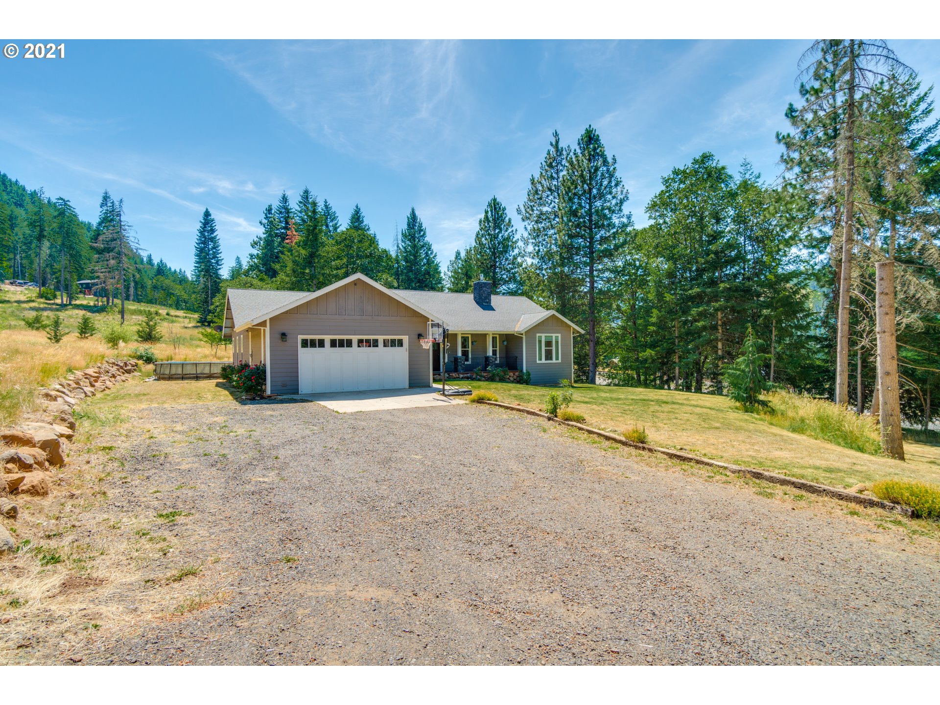 3320 James Road Hood River, OR 97031 - Photo 3 of 32 Gallery Image 3