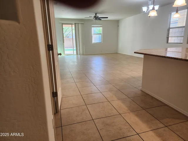 $2,550 | 7559 West Andrea Drive, Peoria, AZ 85383