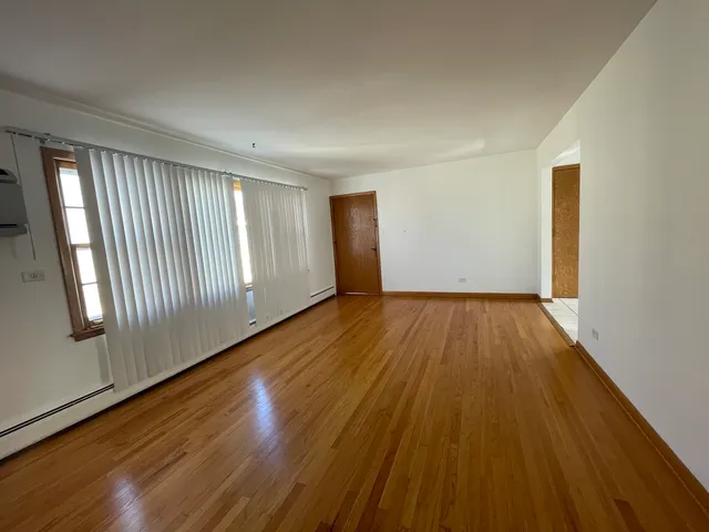 $1,600 | 5230 North Delphia Avenue, Unit 3W, Chicago, IL 60656