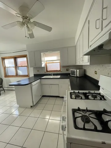 $1,600 | 5230 North Delphia Avenue, Unit 3W, Chicago, IL 60656