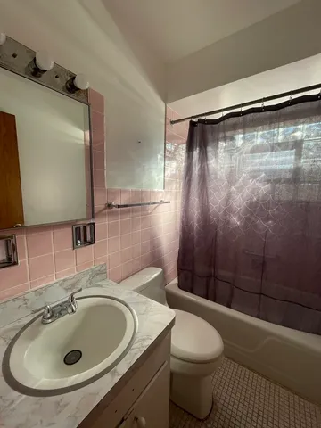 $1,600 | 5230 North Delphia Avenue, Unit 3W, Chicago, IL 60656