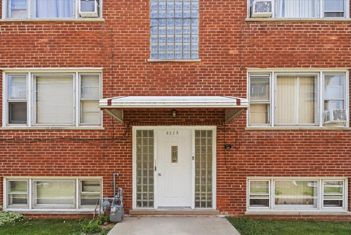 2225 South 17th Avenue North Riverside, IL 60546 - Photo 2 of 13 Gallery Image 2