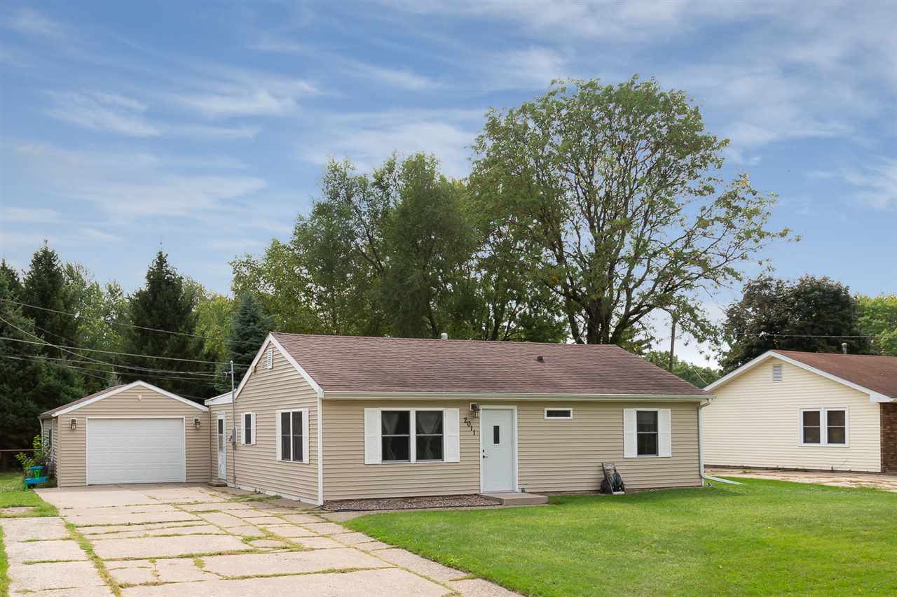 2011 Ridgeview Drive Davenport, IA 52806 - Photo 1 of 21 Gallery Image 1