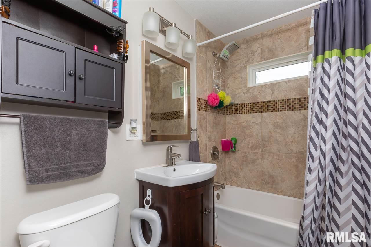 2011 Ridgeview Drive Davenport, IA 52806 - Photo 11 of 21 Gallery Image 11