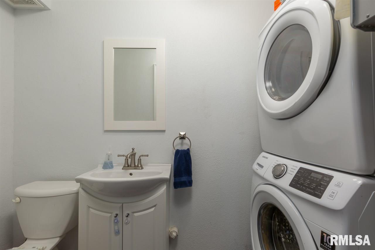 2011 Ridgeview Drive Davenport, IA 52806 - Photo 12 of 21 Gallery Image 12