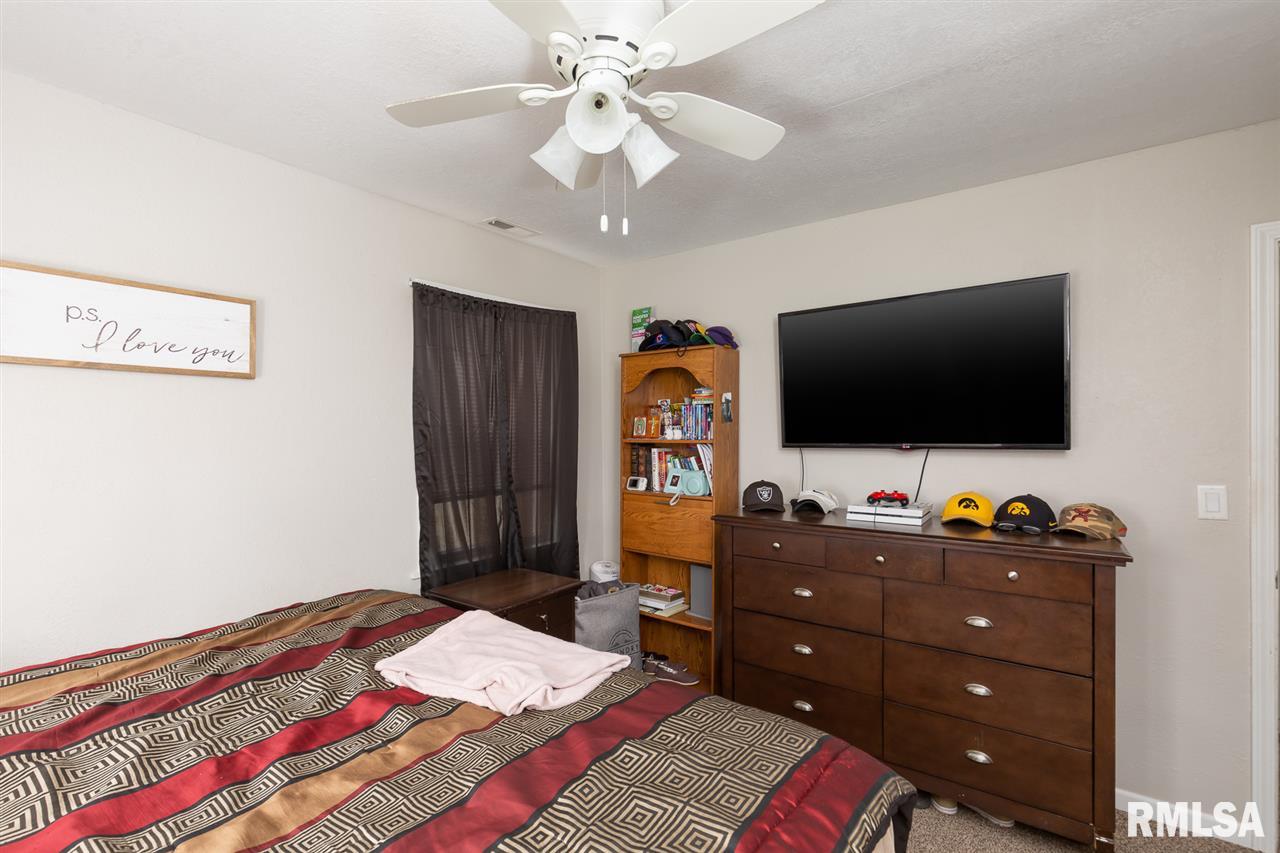 2011 Ridgeview Drive Davenport, IA 52806 - Photo 13 of 21 Gallery Image 13