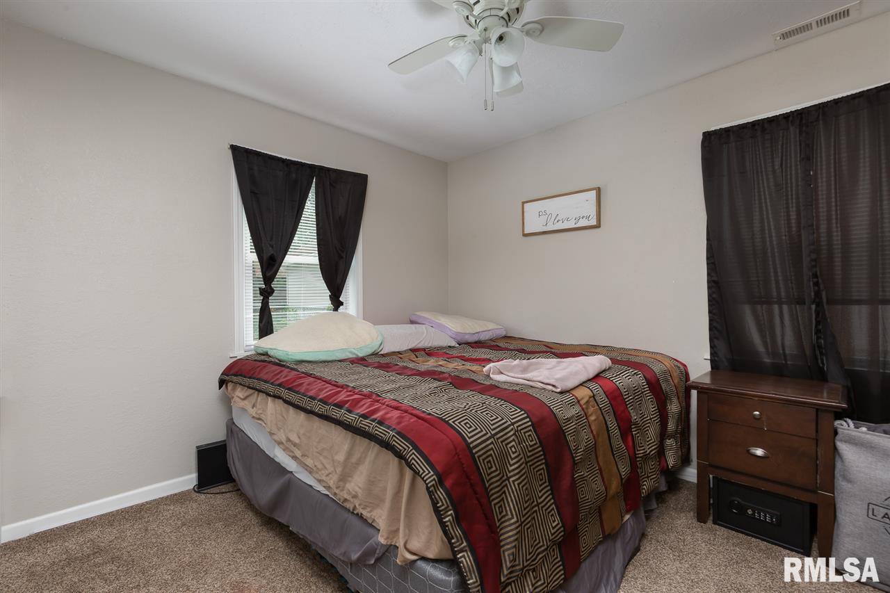 2011 Ridgeview Drive Davenport, IA 52806 - Photo 14 of 21 Gallery Image 14