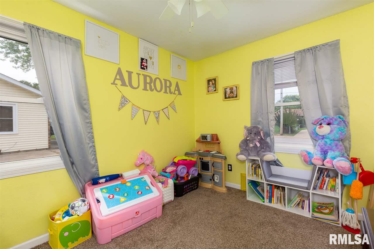 2011 Ridgeview Drive Davenport, IA 52806 - Photo 15 of 21 Gallery Image 15