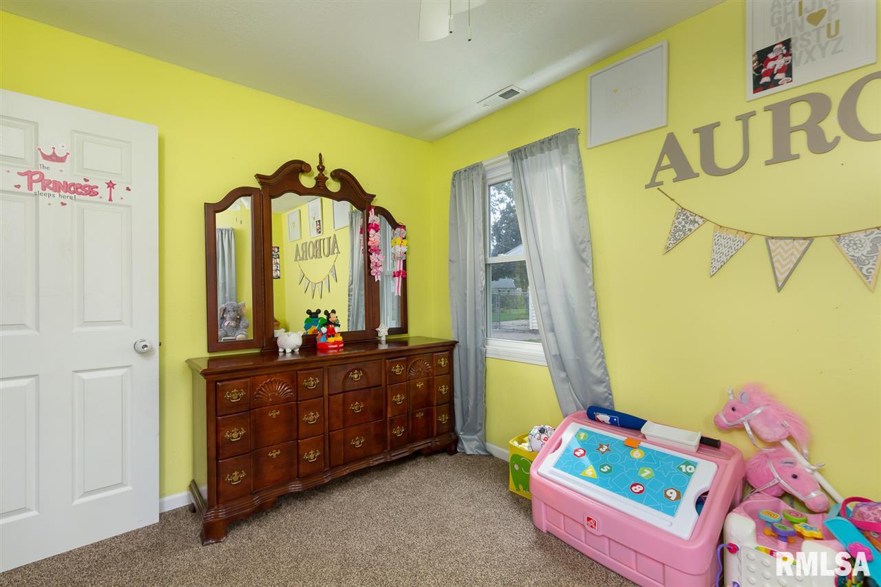 2011 Ridgeview Drive Davenport, IA 52806 - Photo 16 of 21 Gallery Image 16