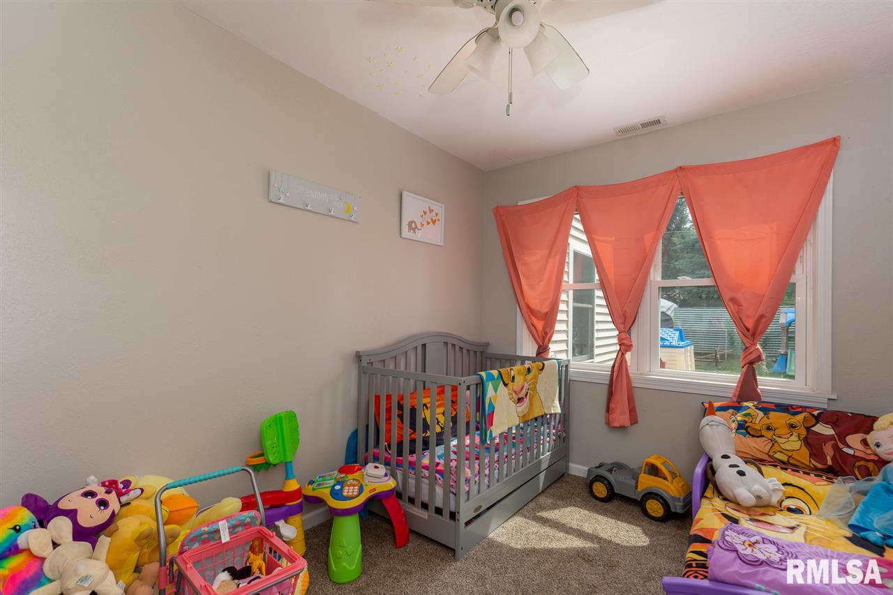 2011 Ridgeview Drive Davenport, IA 52806 - Photo 17 of 21 Gallery Image 17