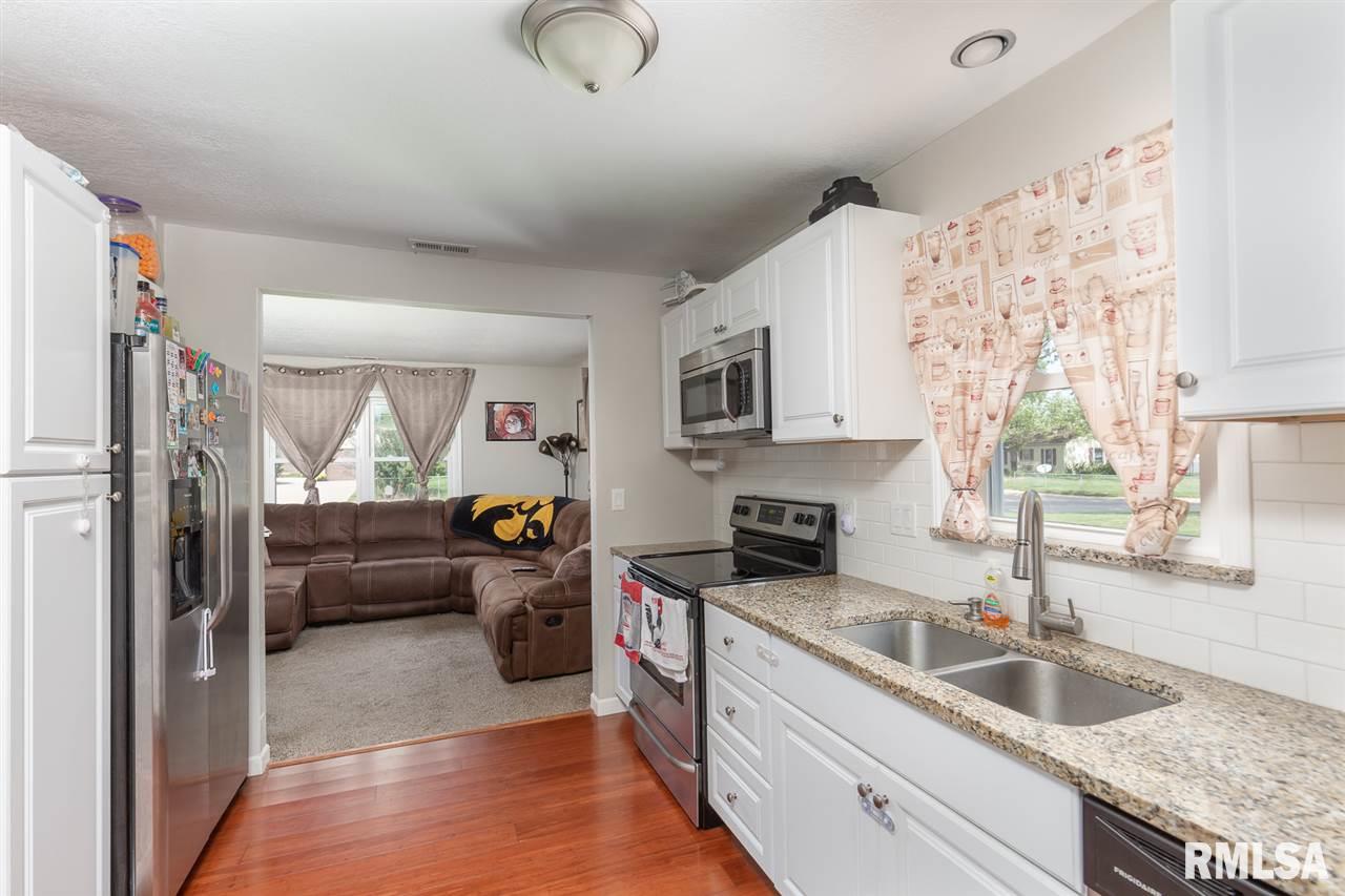 2011 Ridgeview Drive Davenport, IA 52806 - Photo 10 of 21 Gallery Image 10