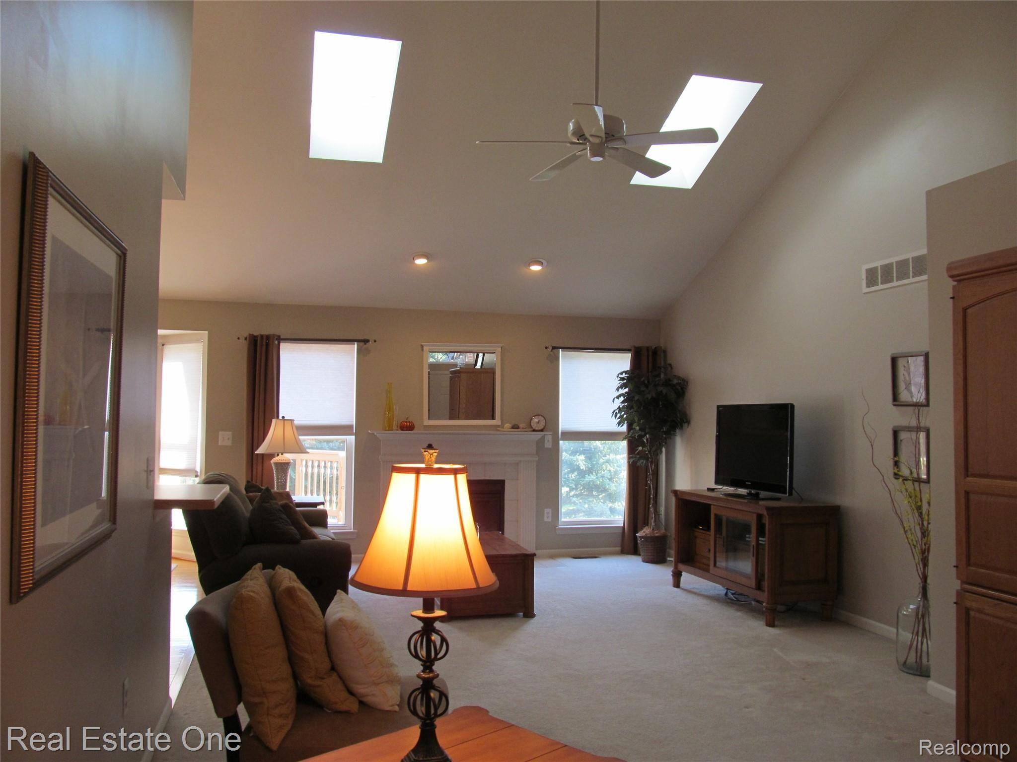 968 Churchill Circle Rochester, MI 48307 - Photo 6 of 28 IMG_1156 - Copy.JPG