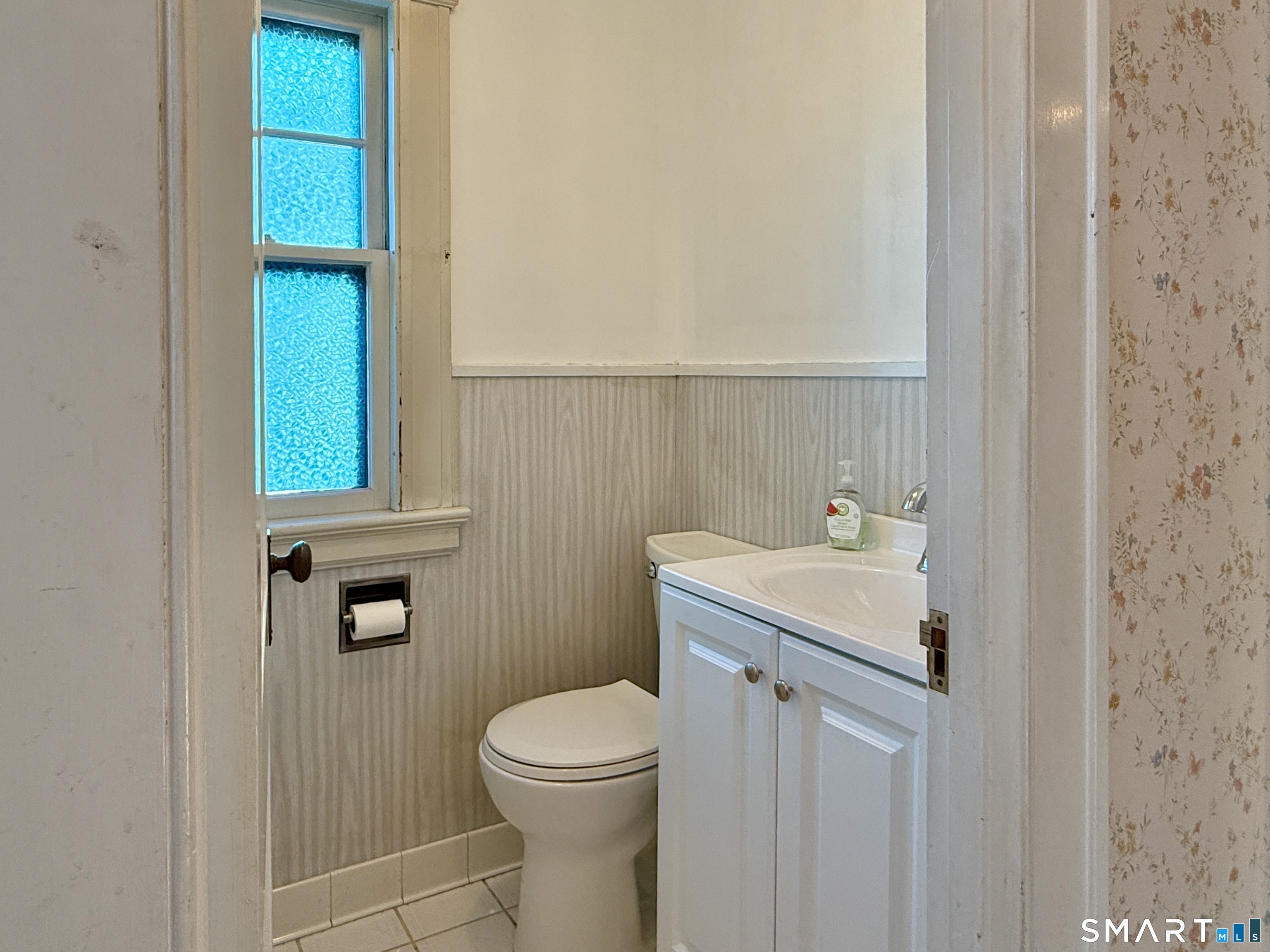 82 Coniston Avenue Waterbury, CT 06708 - Photo 16 of 40