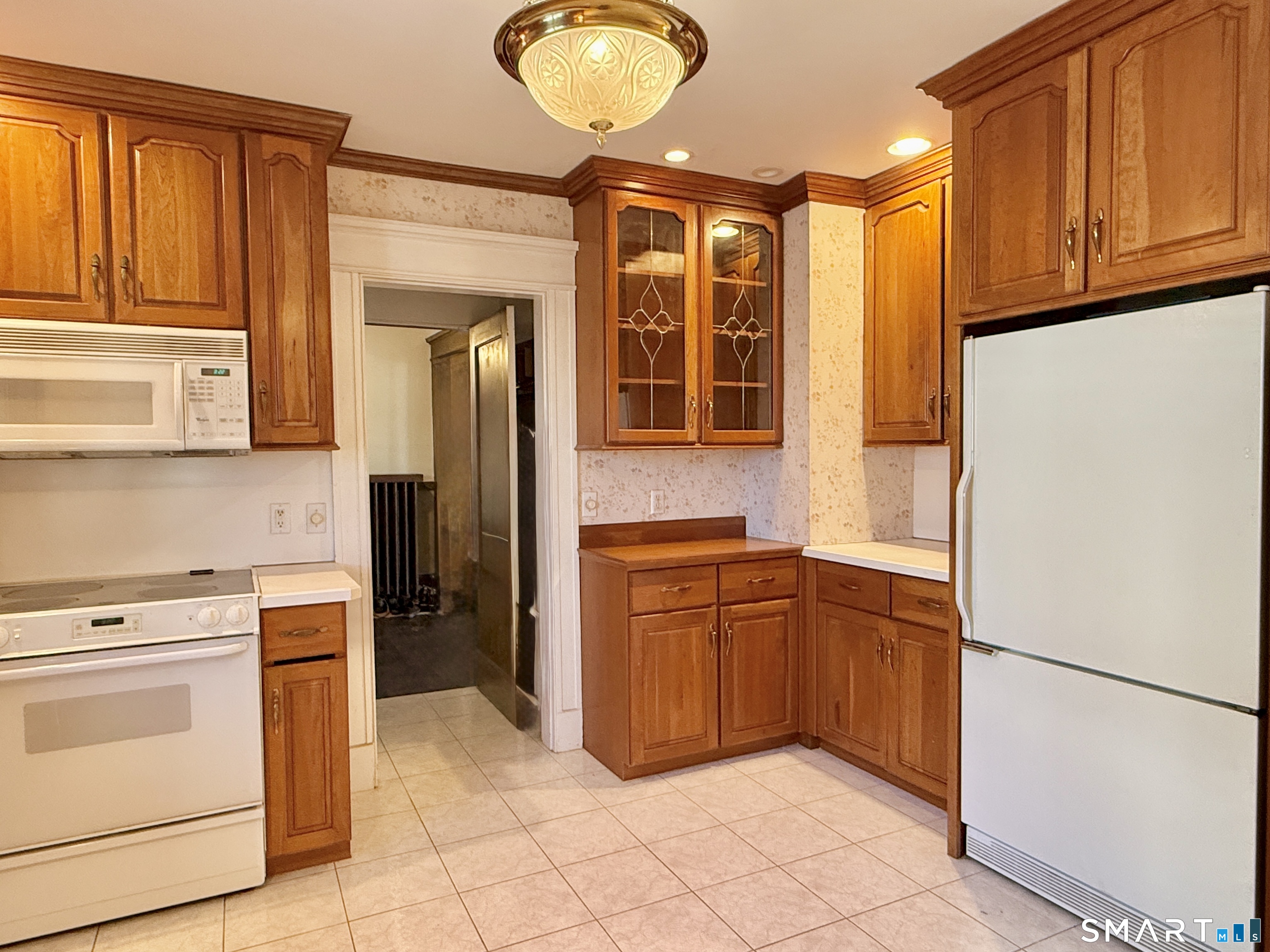 82 Coniston Avenue Waterbury, CT 06708 - Photo 4 of 40