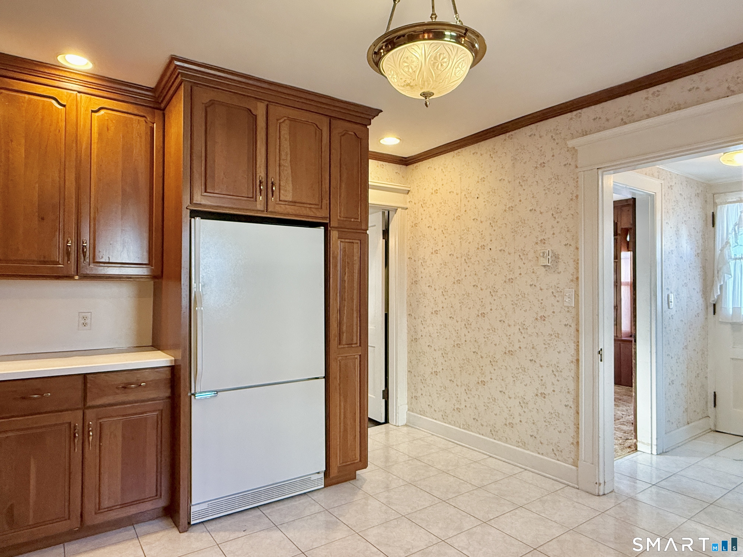 82 Coniston Avenue Waterbury, CT 06708 - Photo 5 of 40